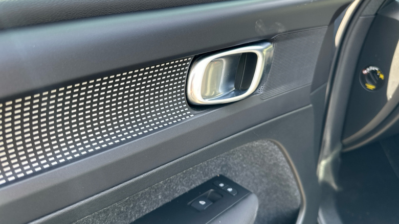 Volvo Xc40 2.0 B4P R DESIGN Pro 5dr Auto Petrol Estate